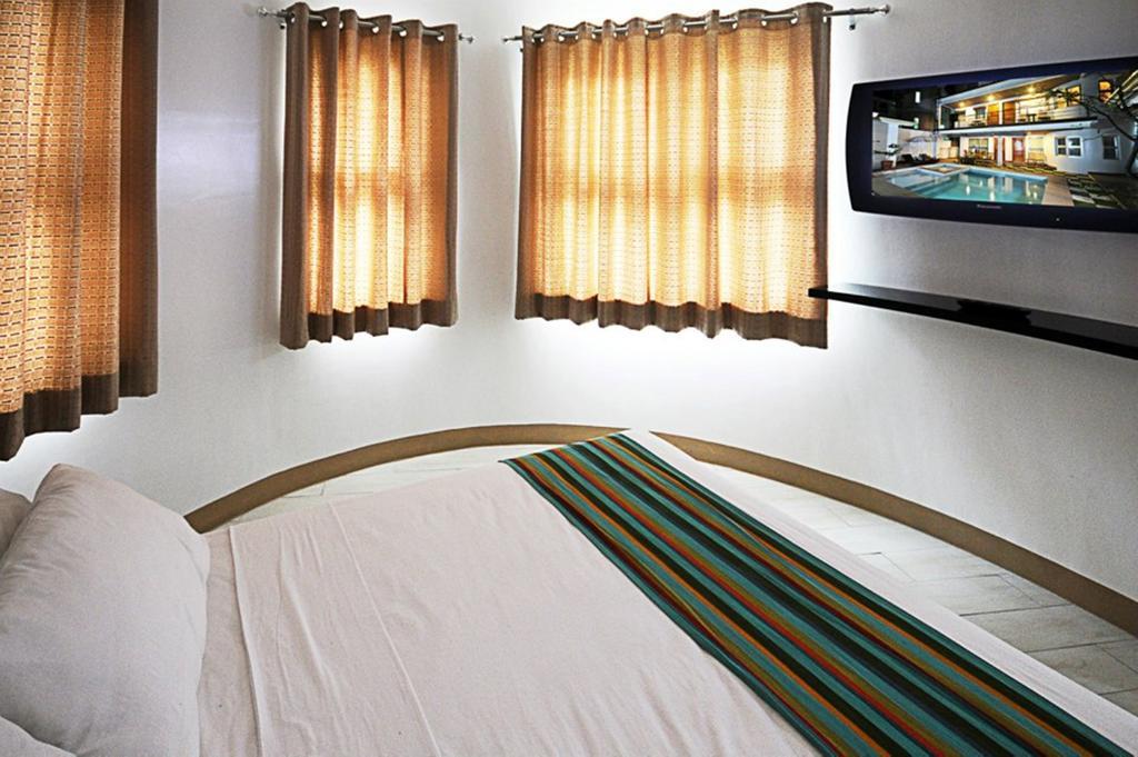 Bluewaves Westcliff Villa Balabag  Quarto foto